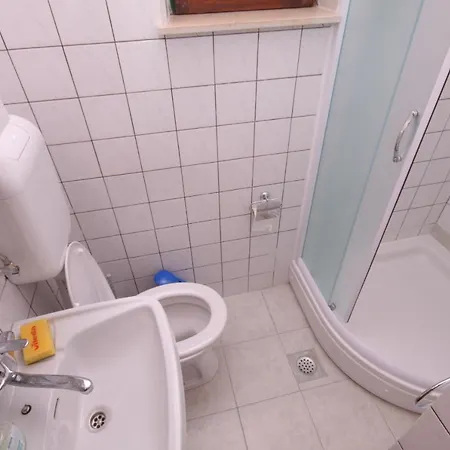 Guest house Apartments And Rooms By The Sea Sucuraj, Hvar - 4029