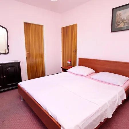 Apartments And Rooms By The Sea Sucuraj, Hvar - 4029 Guest house Sucuraj