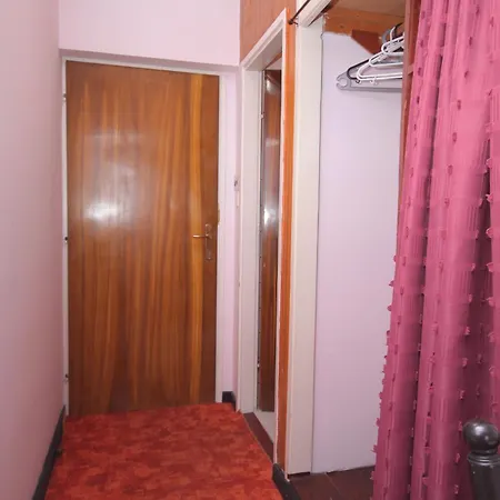 Apartments And Rooms By The Sea Sucuraj, Hvar - 4029 Guest house