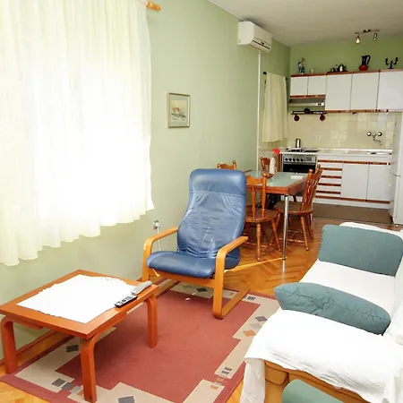 Guest house Apartments And Rooms By The Sea Sucuraj, Hvar - 4029 3*